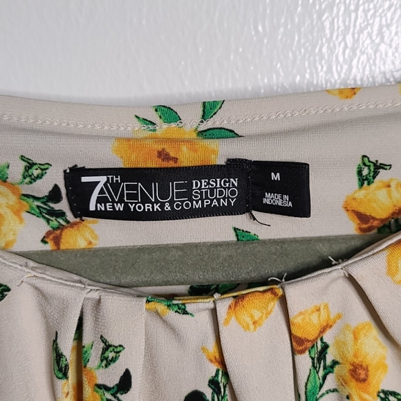 Floral Rouched Blouse - Picture 3 of 4